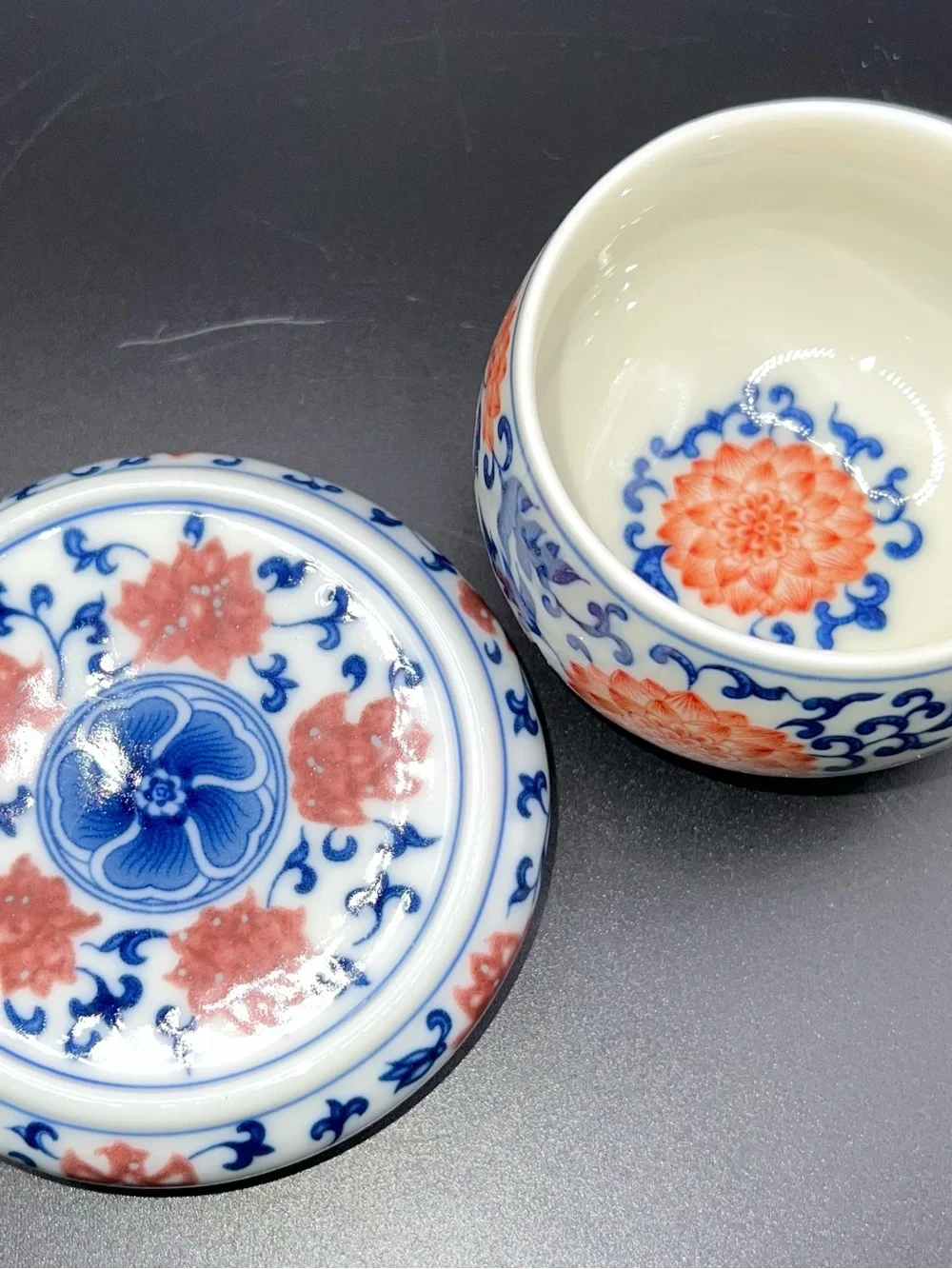 Set of 2 Chinese  porcelain tea container with lids